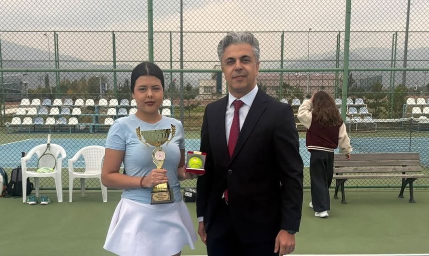 Cumhuriyet Bayramı anısına tenis heyecanı: EBYÜ'de turnuva düzenlendi