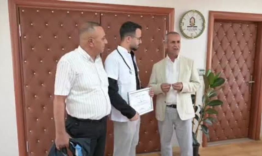 Kızıltepe Belediyesinde çalışan zabıta memuru azmiyle doktor oldu