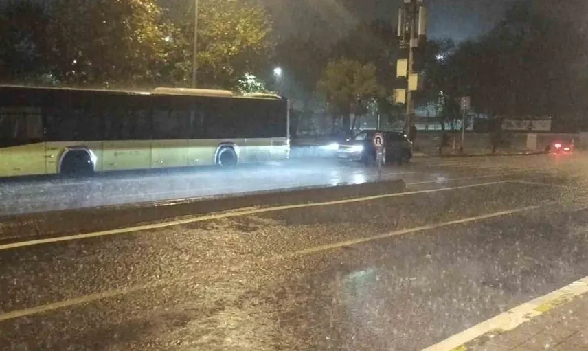 Beykoz'da sabah saatlerinde yoğun yağışın etkileri hissedildi