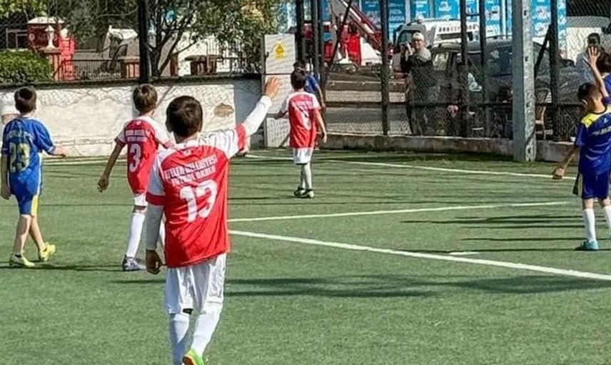 Minik futbolcular Cumhuriyet coşkusu ile sahada yeteneklerini gösterdi