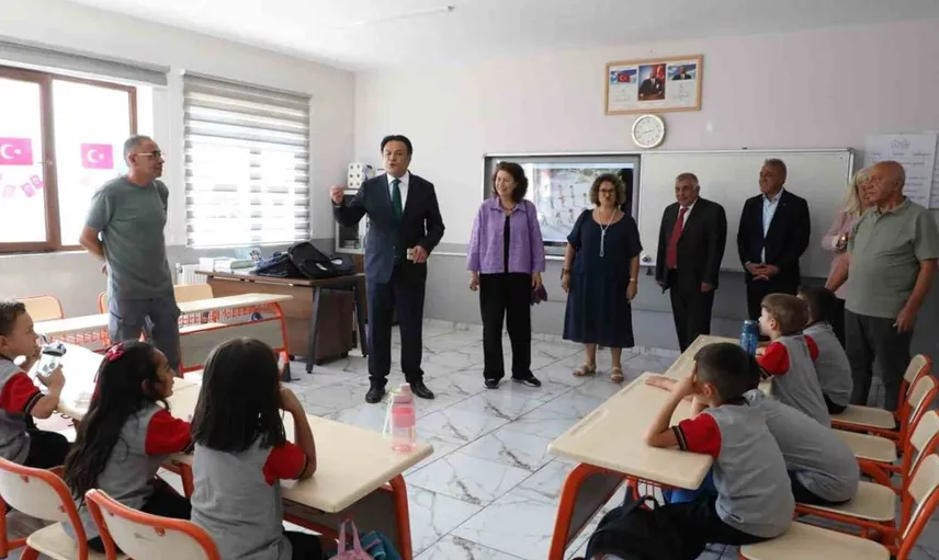 Tunceli'de öğrencilere eğitim desteği: 500 paket kırtasiye malzemesi dağıtıldı