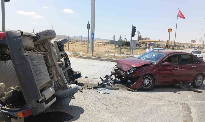 Çorum’da iki otomobil çarpıştı: 1 yaralı