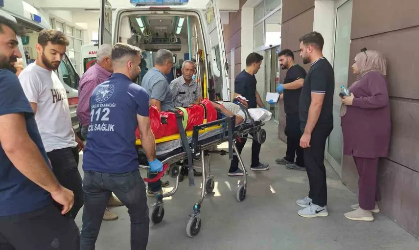Adıyaman'da motosiklet ve otomobil çarpıştı: bir kişi ağır yaralandı