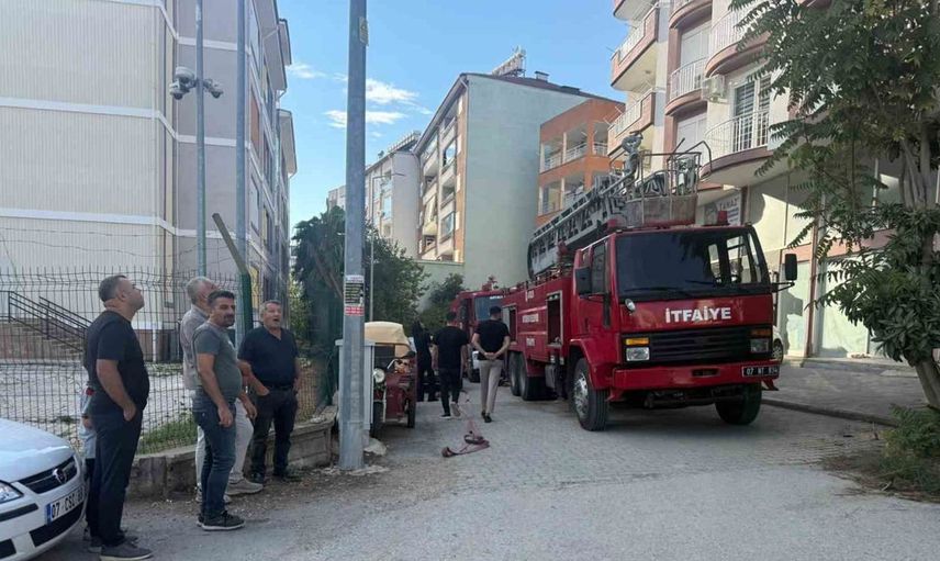 Antalya'da apartman balkonunda yangın paniği