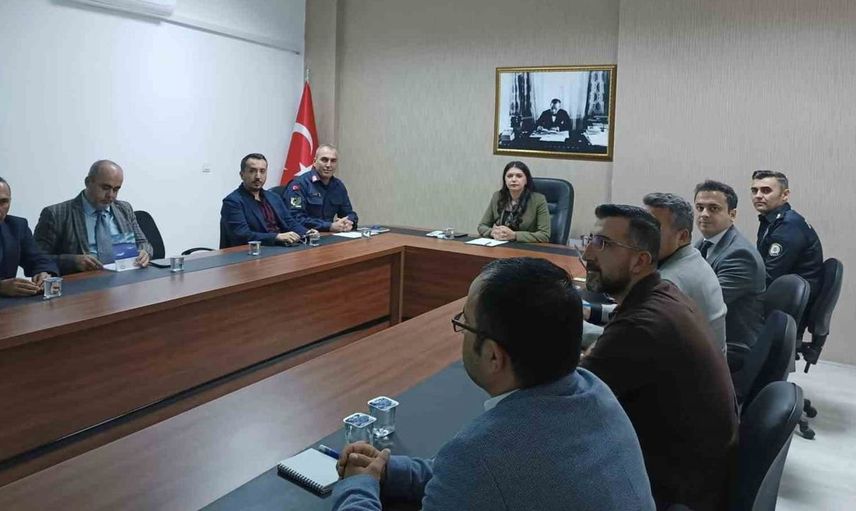 Baklan'da gençlerin sağlığı için bağımlılıkla mücadele toplantısı yapıldı