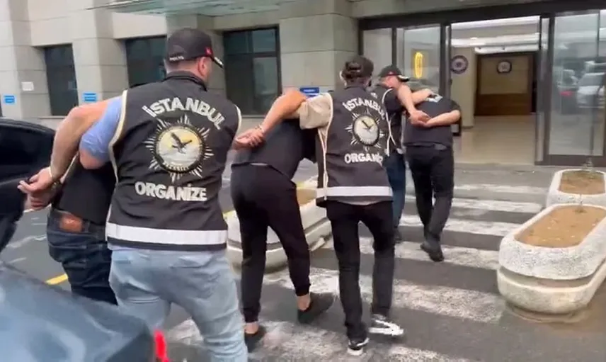 İstanbul'da silah sevkiyatına düzenlenen operasyonda 120 tabanca ele geçirildi