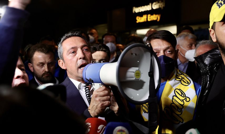 Fenerbahçe Başkanı Ali Koç'tan Havalimanında Megafonla Çok Sert Açıklamalar!