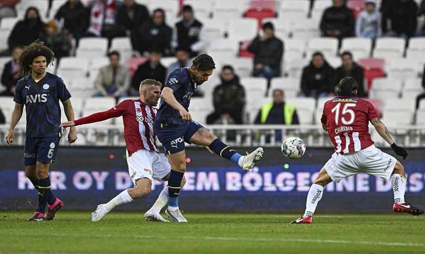Fenerbahçe Sivas’ta hata yapmadı: Puan farkı 3’e düştü