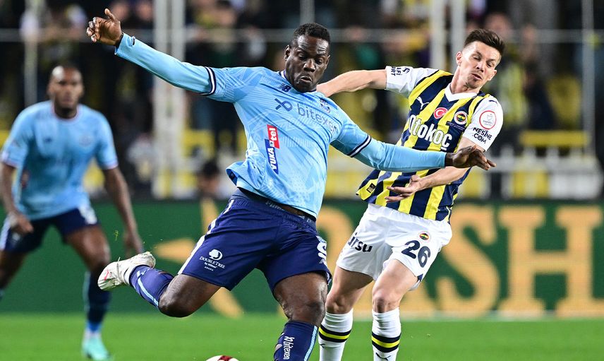 Fenerbahçe zirve yarışını 4 golle sürdürdü: Evinde Adana Demirspor'u mağlup etti
