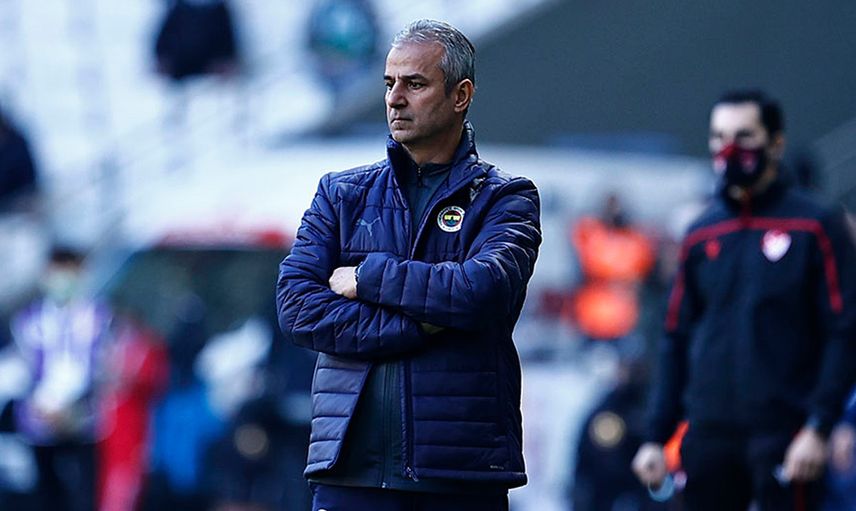 Fenerbahçe'de İsmail Kartal Zorlu Fikstür Öncesi Takımla Toplantı Yaptı!