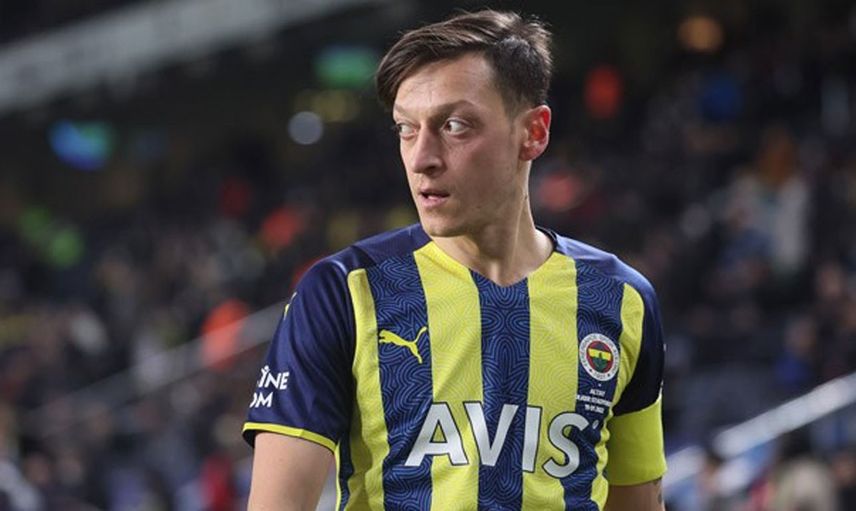 Fenerbahçe'de kadro dışı kalan Mesut Özil hakkında futbolcunun menajeri Erkut Söğüt, oyuncunun transfer durumu ve kariyeri hakkında açıklamalarda bulundu!