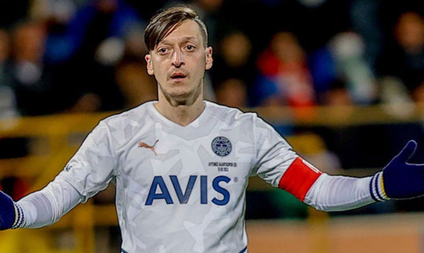 Fenerbahçe'de Mesut Özil, kadro dışı kalma haberini nasıl aldığını anlattı!
