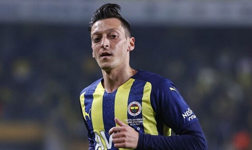 Fenerbahçe'de Mesut Özil, Trabzonspor derbisi öncesi takımla antrenmana katıldı!