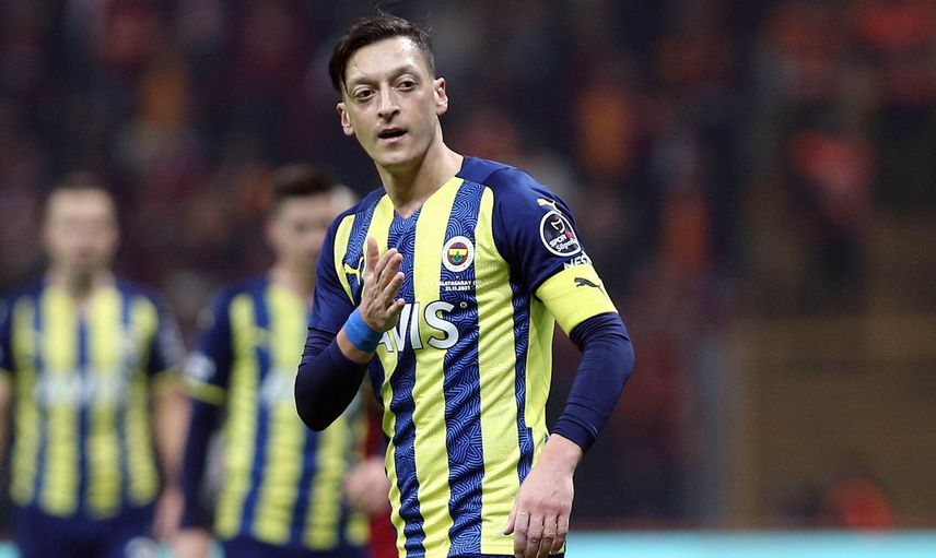Fenerbahçe'de Mesut Özil'in menajeri oyuncusunun takımda kalacağını açıkladı!