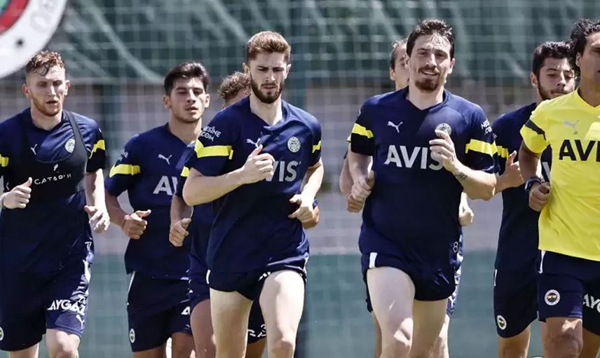 Fenerbahçe'de Şampiyonlar Ligi için Dinamo Kiev ile oynanacak olan maç öncesi yıldız isimlerden güzel haber geldi!