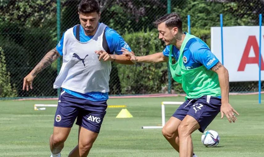 Fenerbahçe'de takımın yıldız futbolcuları Mesut Özil ve Ozan Tufan kadro dışı bırakıldı!