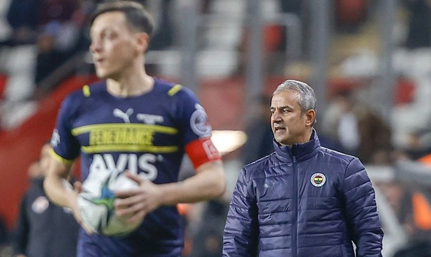 Fenerbahçe'nin Kasımpaşa maçı öncesinde İsmail Kartal Mesut Özil'i kadroya almadı!