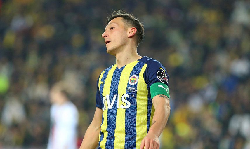 Fenerbahçe’yi takipten çıkan Mesut Özil takımdan ayrılacak mı? Mesut Özil Fenerbahçe’ye hizmet etmek istediğini yalan haberlere itibar edilmemesini istedi
