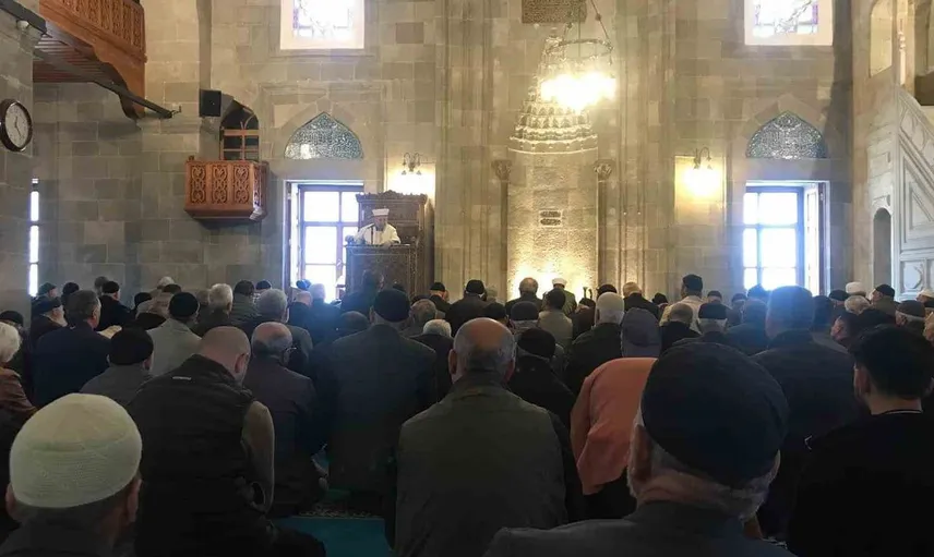Feridun Fazıl Özsoy İçin Dualar Edildi