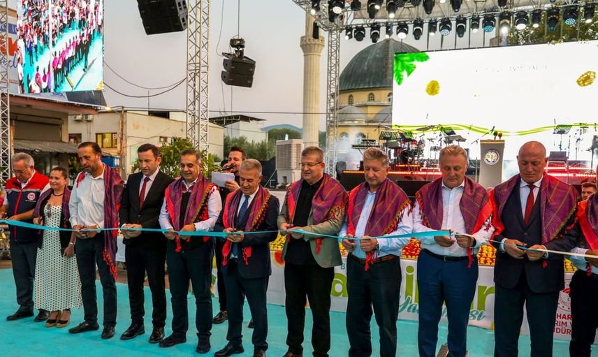 Nazilli Ticaret Odası'nın tanıtım aracı Buharkent festivalinde pide ziyafeti sundu