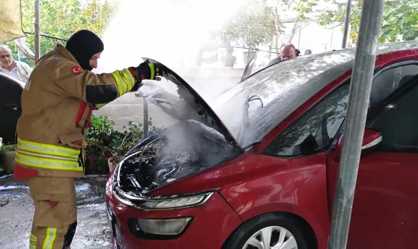 Sinop'ta otomobilini yıkayan sürücünün aracı alev aldı