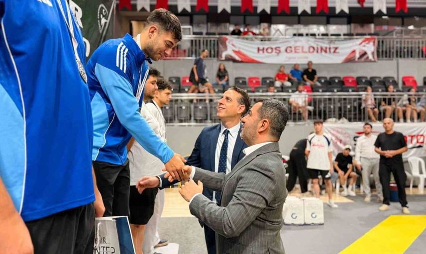 Bünyamin Bozgeyik, Gaziantep'te genç sporcularla buluştu