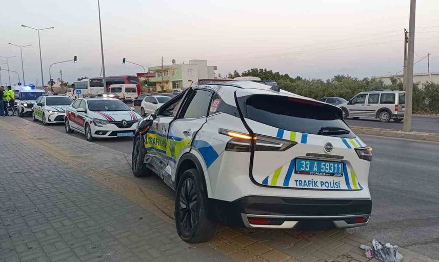Silifke'de trafik kazası: 1'i polis 2 yaralı