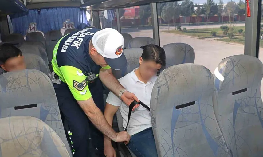 Aksaray'da okullar açıldı, trafik jandarması denetimlere başladı