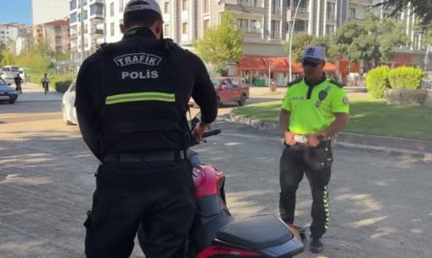 Elazığ'da abart egzozlu motosiklete kesilen ceza gündem oldu