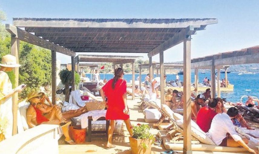 Fiyatlar Cep Yakıyor! Bodrum'da Ünlülerin Tercih Ettiği Plajların Ücret Tarifesi Belli Oldu
