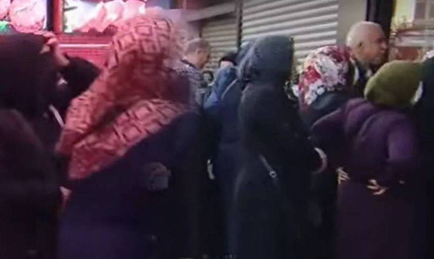 Fiyatlar yüzde 40 düştü: Vatandaşlar ucuz et kuyruğu oluşturdu