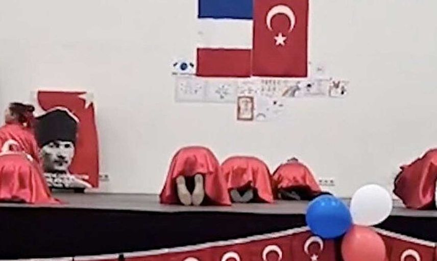Fransa'da bir Türk okulunda skandal görüntü: Atatürk'e secde ettirdiler