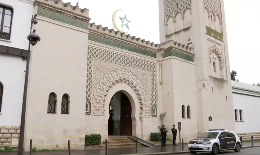 Fransa'da Camii Kapatıldı, Halk Hükümete Tepki Gösterdi!