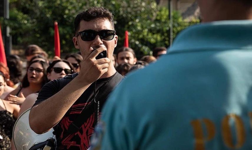 Fransa’daki gösteriler Yunanistan’a sıçradı: Büyükelçiliğin önünde büyük protesto
