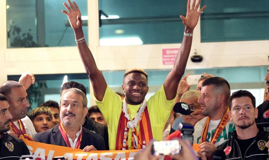 Futbol dünyası Galatasaray’ı konuşuyor: Victor Osimhen, İstanbul’a geldi