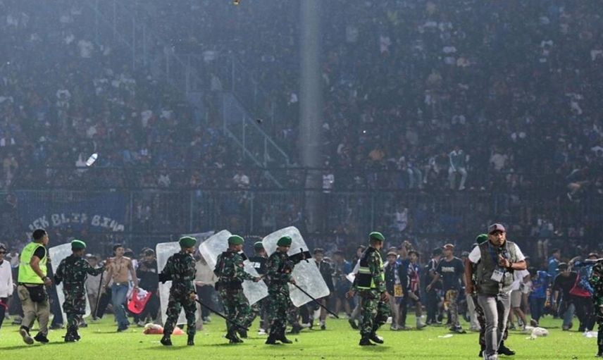 Futbol maçında korkunç izdiham: 174 kişi hayatını kaybetti