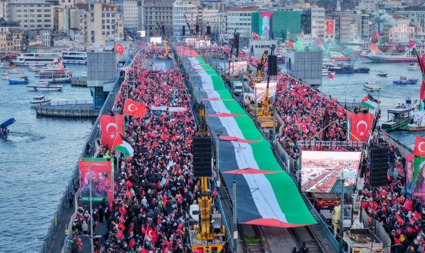 Galata Köprüsü’nden Gazze’ye insanlık haykırışı: İstanbul tek yürek Filistin için ayakta