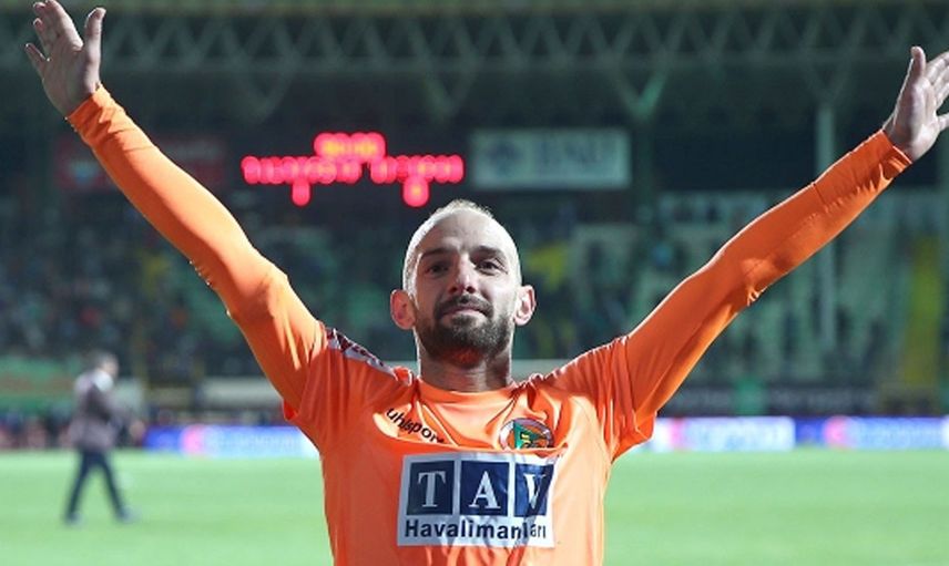 Galatasaray, Aytemiz Alanyaspor'dan Efecan Karaca'yı transfer ediyor!