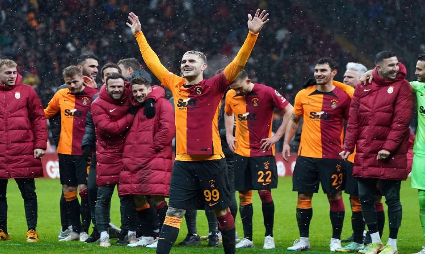 Galatasaray endişe veren ayrılıklar: 2 yıldız erkenden yolcu oluyor