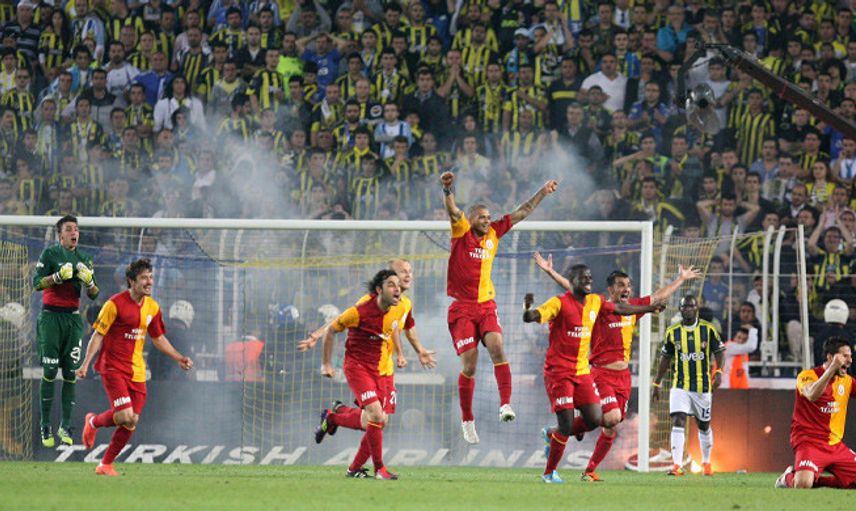 Galatasaray, Ezeli Rakibine Emre Altuğ'un Şarkısıyla Gönderme Yaptı