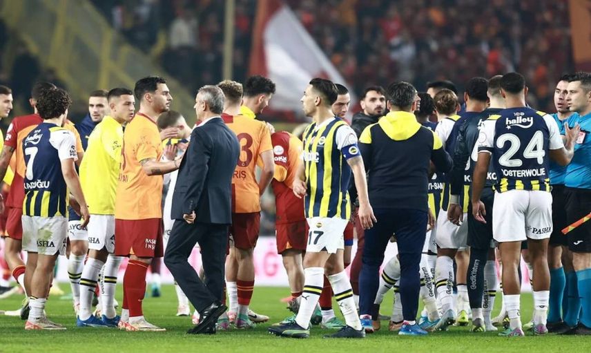 Galatasaray  ve Fenerbahçe yurda dönüyor: Süper Kupa maçı oynanmayacak 