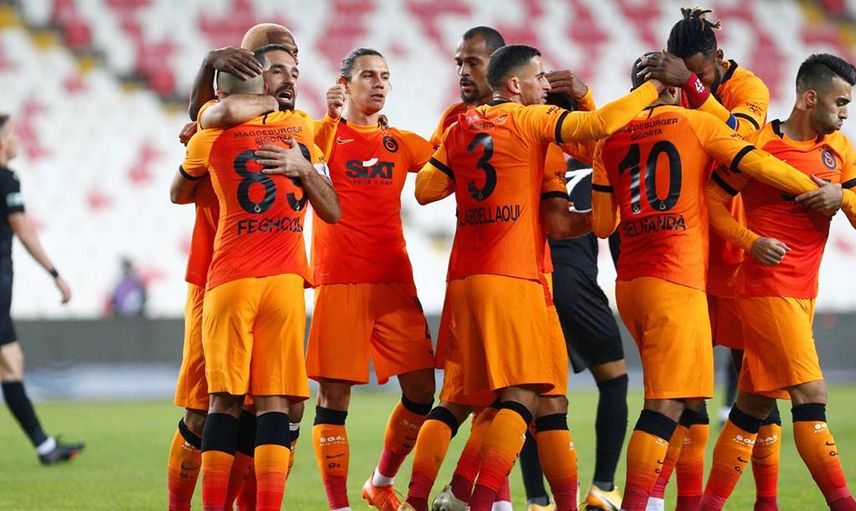 Galatasaray Forması Giyen Sofiane Feghouli, Fenerbahçeli Mesut Özil'den Nefret Ettiğini Açıkladı!