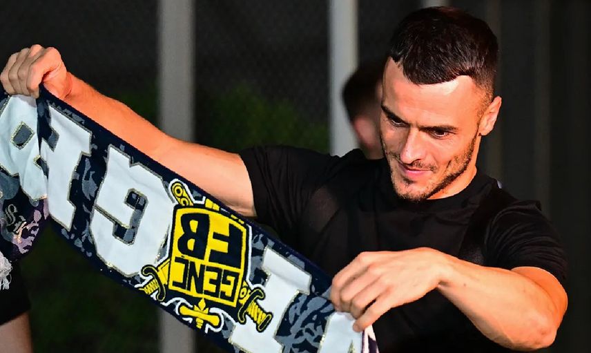 Galatasaray istedi Fenerbahçe aldı: Filip Kostic İstanbul’da sarı lacivertli formayla poz verdi