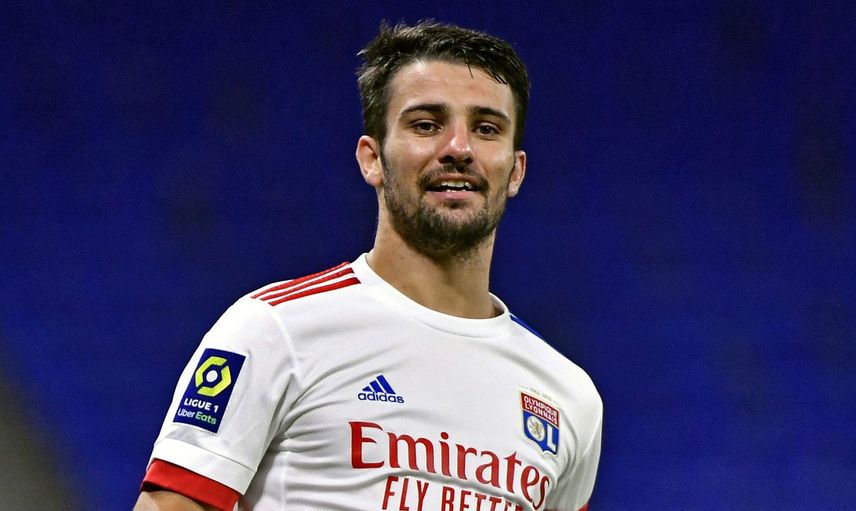 Galatasaray Leo Dubois transferini bitirdi mi? Sarı kırmızılılar yıldız oyuncuyla anlaşmaya vardı