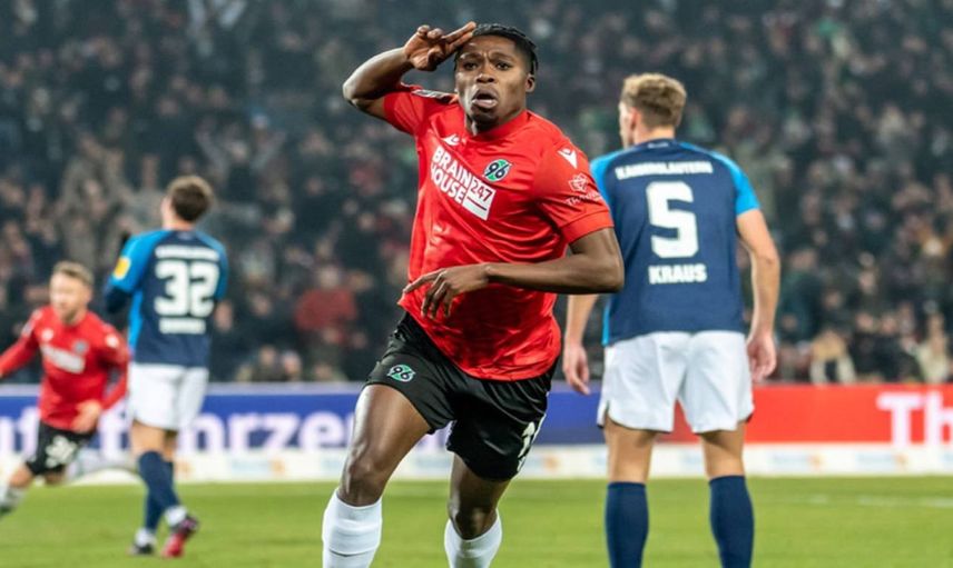Galatasaray sol bekine kavuştu: Yeni transfer Derrick Köhn İstanbul’a geldi