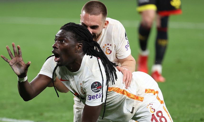 Galatasaray'da Bafetimbi Gomis'ten yeni sezon öncesi iddialı sözler! Rakip taraftarlara alay konusu oldu