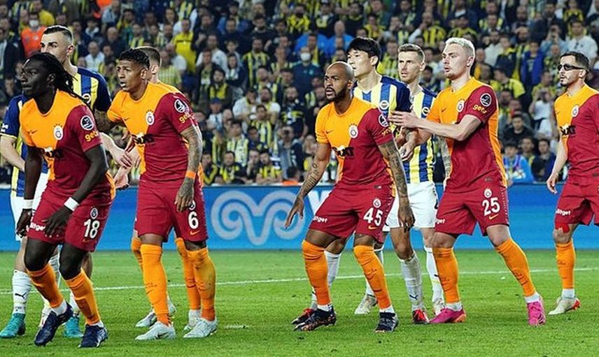 Galatasaray'da Fenerbahçe karşısında alınan mağlubiyet sonrası Patrick Van Aanholt'a tepkiler gelmiş!