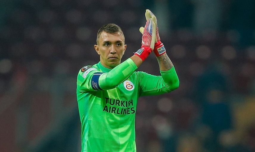 Galatasaray'da Fernando Muslera'dan Takım Arkadaşlarıyla Toplantı!