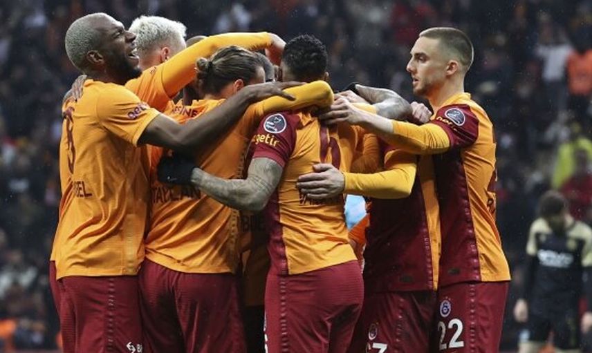 Galatasaray'da Ryan Babel'in iç transferi için maaşında indirime gidildi! Hollandalı futbolcu önerilen rakama razı oldu