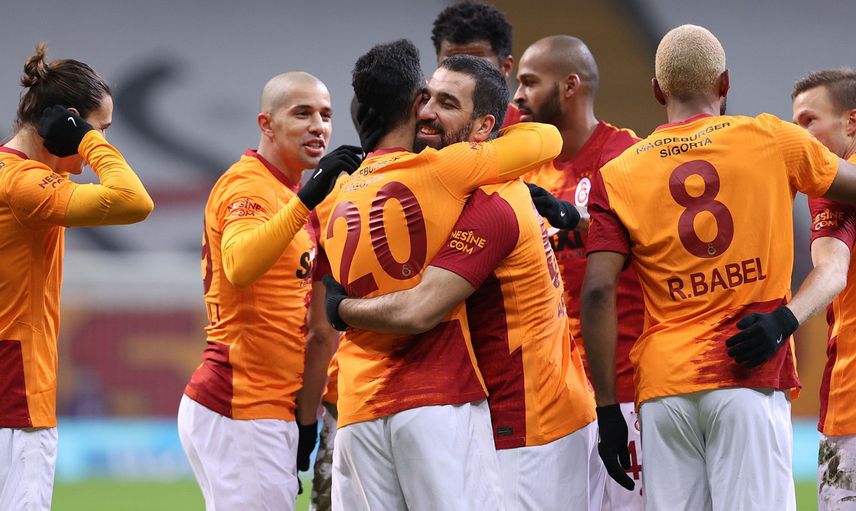 Galatasaray'da Sofiane Feghouli İle Yollar Ayrılıyor!